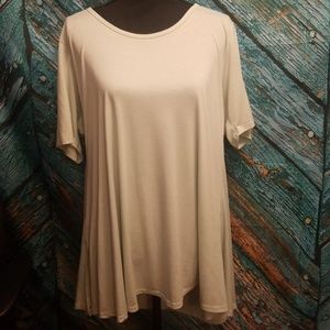 LulaRoe Perfect tee size Large